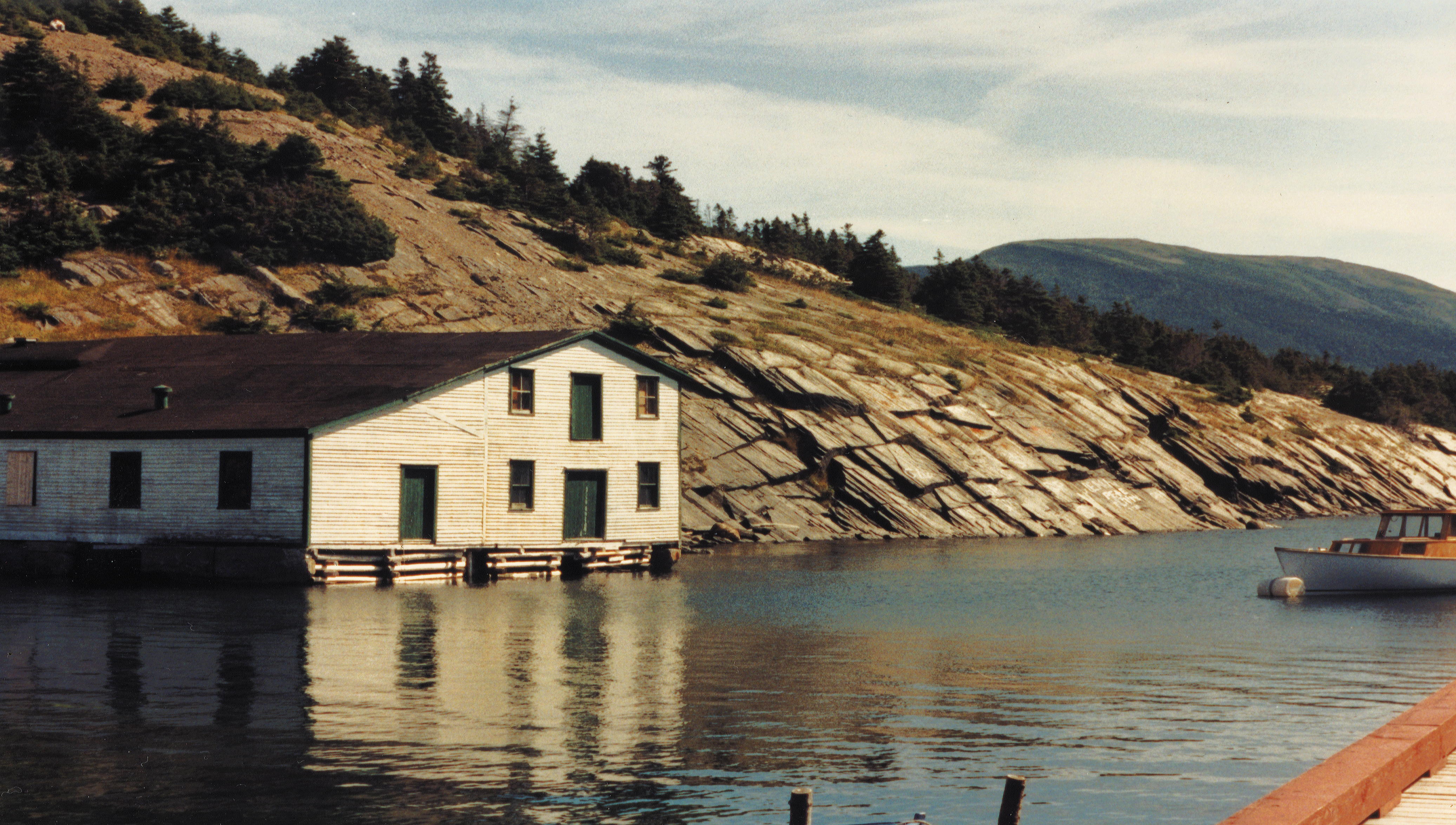 Lakehouse in the fjord