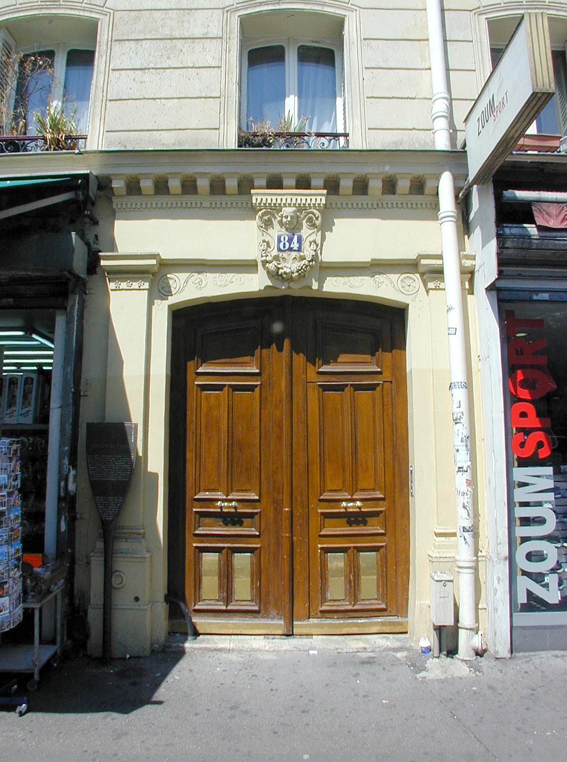 One original site of the Cabaret Le Chat Noir...</SPAN>
<BR>