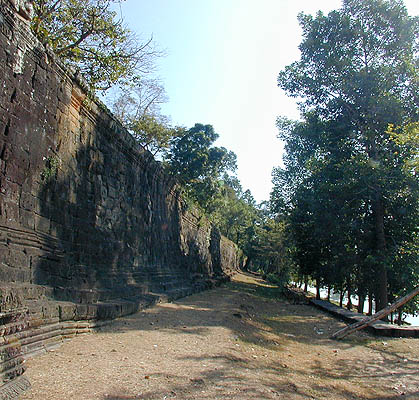 many temples are hidden behind walls several kilometers around