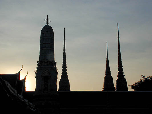 wat pho at dusk