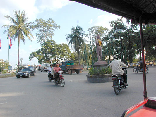 cambodians love their traffic circles